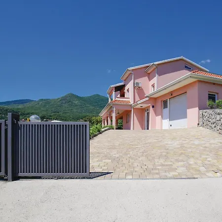 Casa vacanze Amazing In With Heated Swimming Pool *