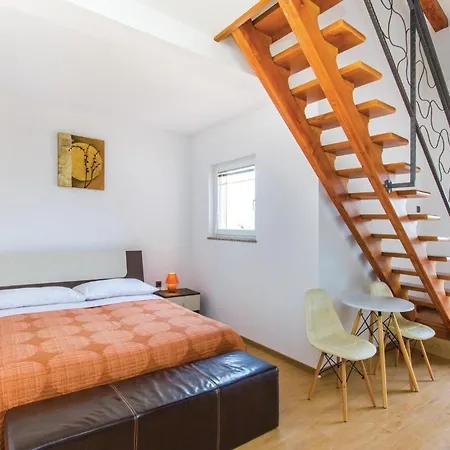 Case de vacanță Cozy In With Sauna Ičići