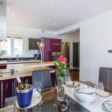 Holiday home Amazing Home In Icici With Heated Swimming Pool