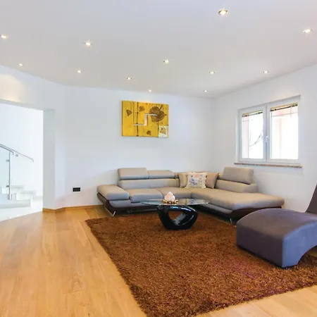 Gorgeous In With Sauna 펜션 Ičići